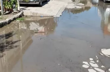 Zabratda küçəni su basdı: Sakinlər şikayət edir - VİDEO