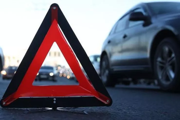 Biləsuvarda avtomobil yolu keçmək istəyən piyadanı vurub öldürdü 