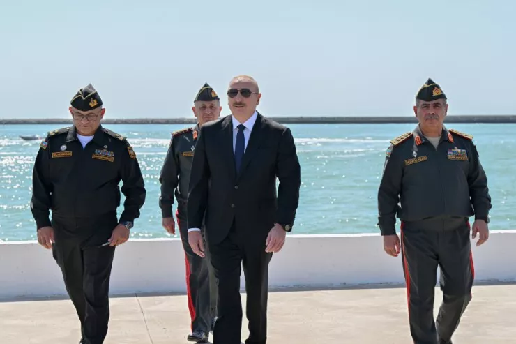 Prezident Hərbi Dəniz Qüvvələrində olub-FOTO 