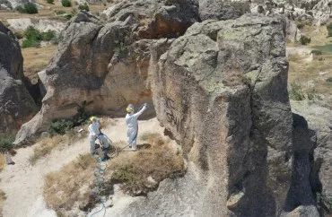 Türkiyədə tarixi abidələrin vandalizmə məruz qalması ciddi problemə çevrilib-FOTO