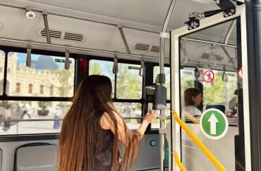 Bu avtobuslara ön və orta qapıdan daxil ola biləcəksiniz - YENİLİK
