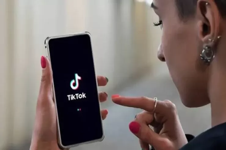 TikTok-da  söyüş söyən yeniyetmə qız  SAXLANILDI