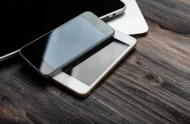 Köhnə telefonu müşahidə kamerasına  çevirmək olar - Beş dəqiqəyə hazırdır 