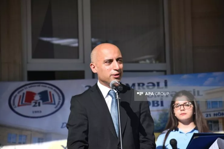 Nazir bu il məktəbə qədəm qoyan şagirdləri təbrik edib  -FOTOLENT 
