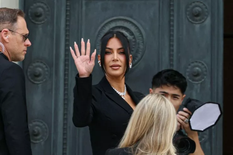 Kim Kardaşyana 1 avro  təzminat ödəniləcək