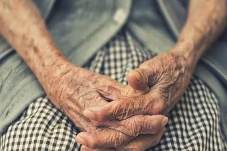Yevlaxda FACİƏ:   91 yaşlı qadın binadan yıxılıb öldü 