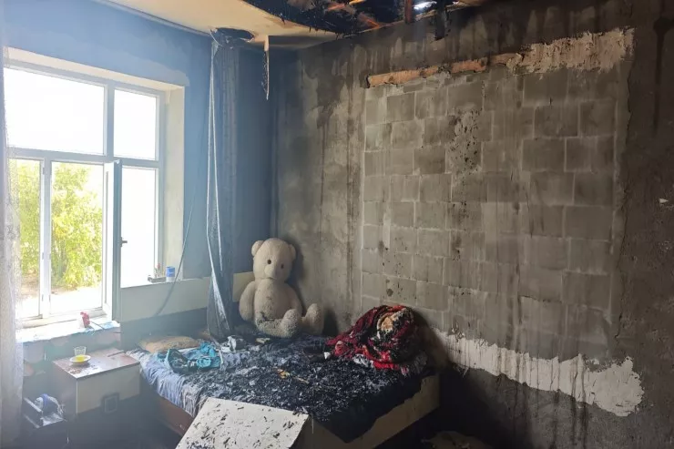 Şəkidə evi yandı, qadın yaralandı - FOTO 