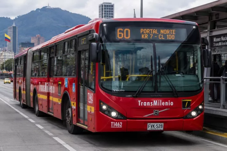 Tibb bacısı 60 nömrəli avtobusla evləndi  - Ona görə işdən də çıxıb