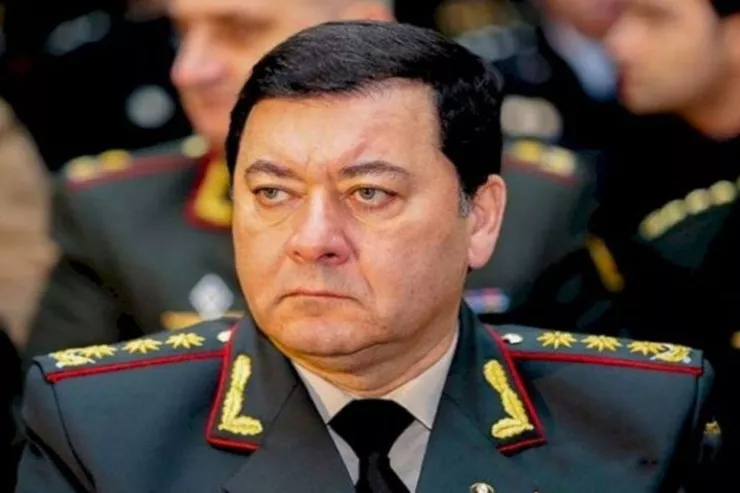 Nəcməddin Sadıkova 21 min manatlıq  armudu stəkan alan polkovnikin məhkəməsi başladı