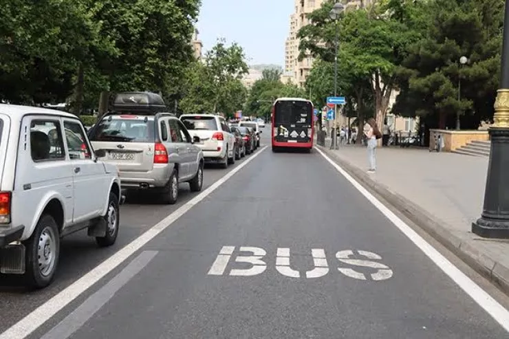 Sərnişinlərə ŞAD XƏBƏR:   Bakının mərkəzində zolaqlar  yaradıldı