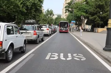 Sərnişinlərə ŞAD XƏBƏR:  Bakının mərkəzində zolaqlar yaradıldı