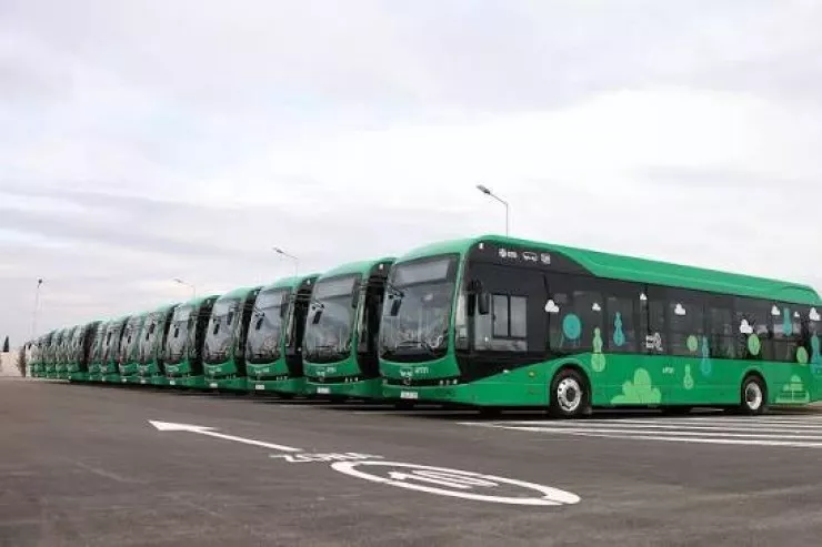Sürücü qızları mindirdi,  kişini avtobusa buraxmadı  - Rəsmi CAVAB 
