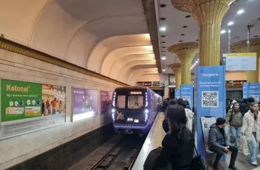 Metroda kişi qatar yoluna tullandı