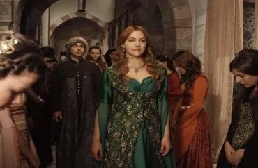 Meryem Uzerlidən oteldə qalan turistə “Hürrem Sultan” sürprizi