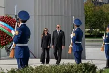 Prezident və birinci xanım Anım Günü ilə əlaqədar Bakıdakı Zəfər parkında olub