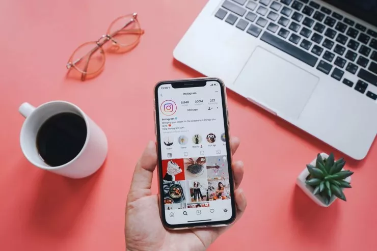 "Instagram"da  qalmaqal   yaradan yeni funksiya - Sevgilinizin  üzünü   bir toxunuşla gizlədə  biləcəksiniz