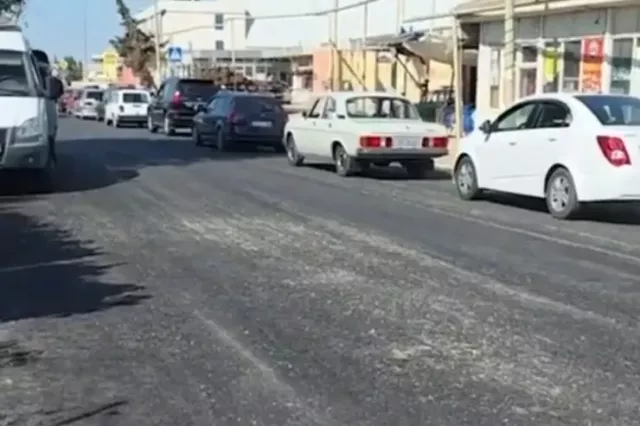 Bakıda yeni salınmış asfalt görənləri təəccübləndirdi