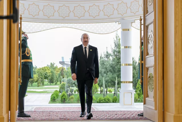 İlham Əliyev Türkmənbaşıda konsert proqramında