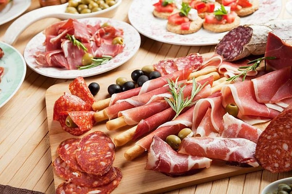 Ət (kolbasa, vetçina, küftə)